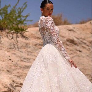 SOLD Beautiful Martina Liana Wedding Dress - Style #1517 (Ivory)